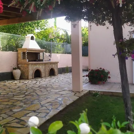 Summer Popi Kanakádes