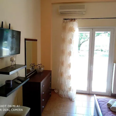 Summer Popi Kanakádes